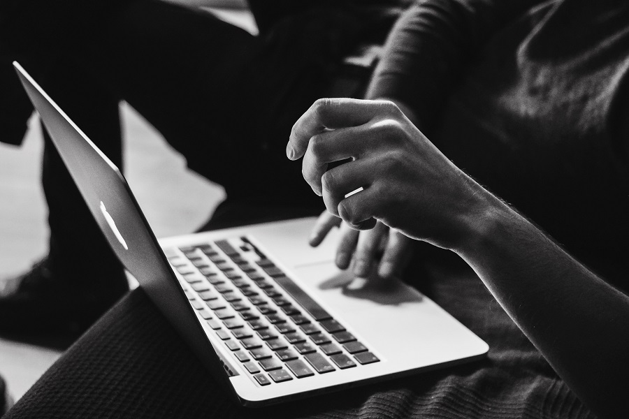 Wynand Nel soek alternatiewe vorme van saam-wees. Foto: Unsplash